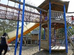 Spielplatz im Park im Grünen